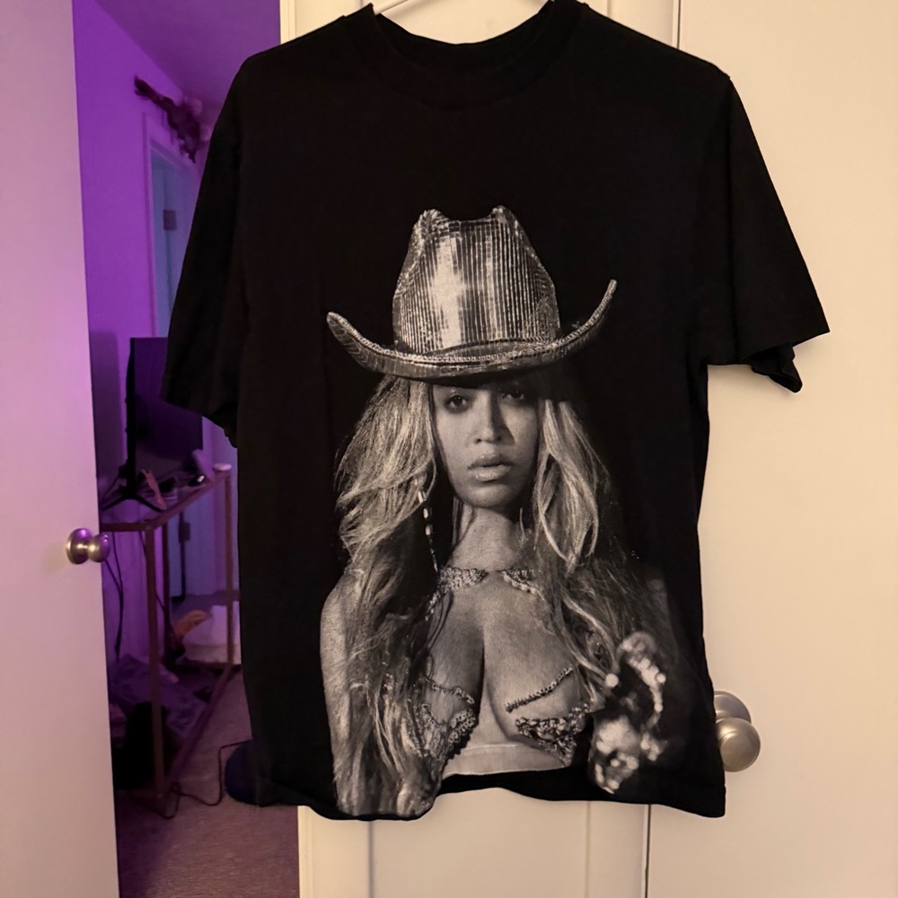 Beyonce Renaissance World Tour Graphic Tshirt - Picture 3 of 5
